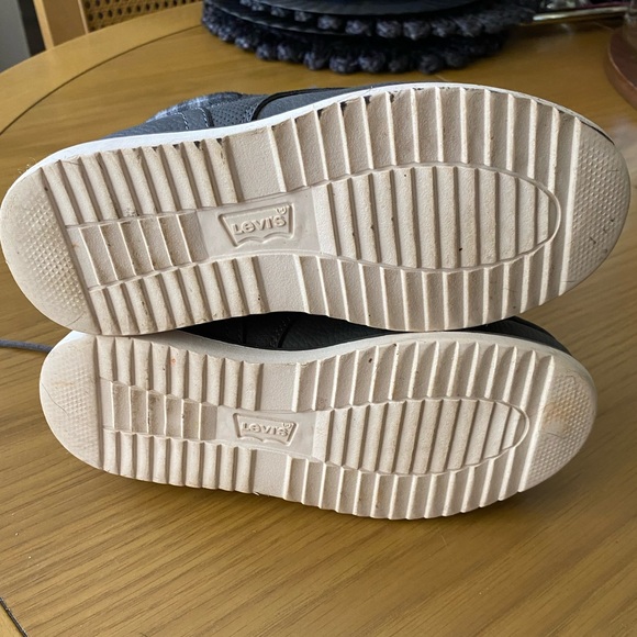 SOLD - Levi’s Kids Gray High-Top Shoes - Picture 12 of 12